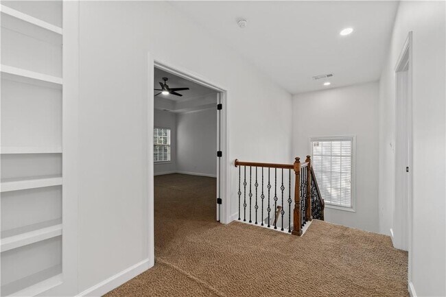 Building Photo - 6440 Century Park Pl SE