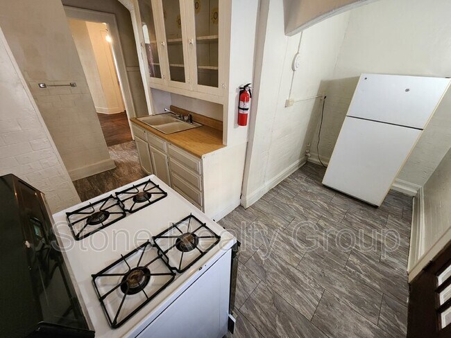 Building Photo - 514 1/2 S 5th Street