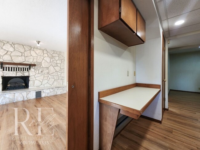 Building Photo - Quiet Living with Panoramic Dyes Inlet Sun...