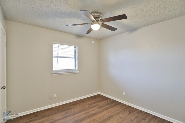 Building Photo - 4350 Bluebonnet Ct