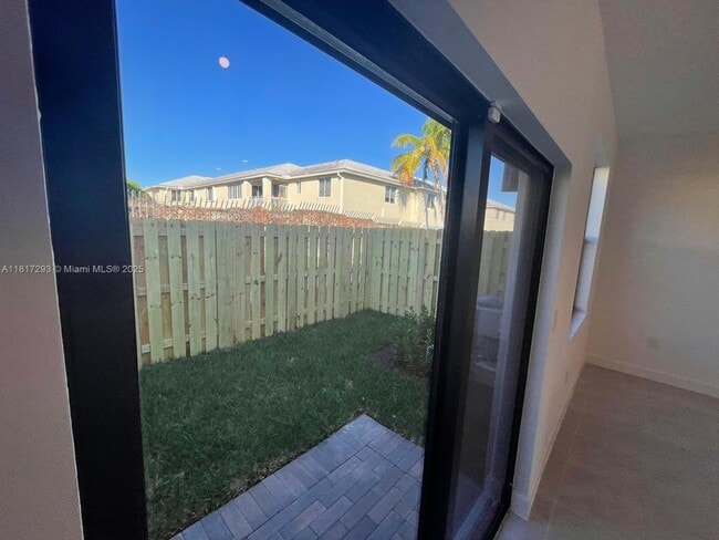 Building Photo - 805 NE 211th St