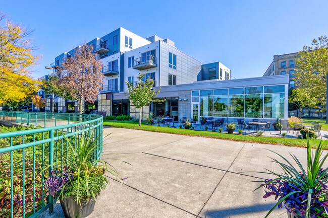 Building Photo - The Manistee | One Bedroom