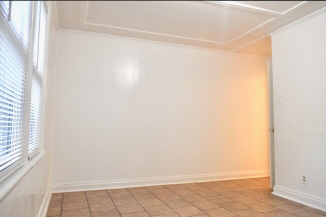 Building Photo - 2309 Bellevue Ave