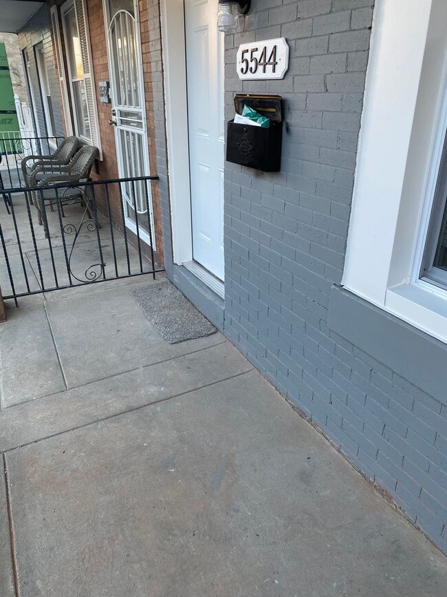 Building Photo - Front Porch Row - Oak Lane