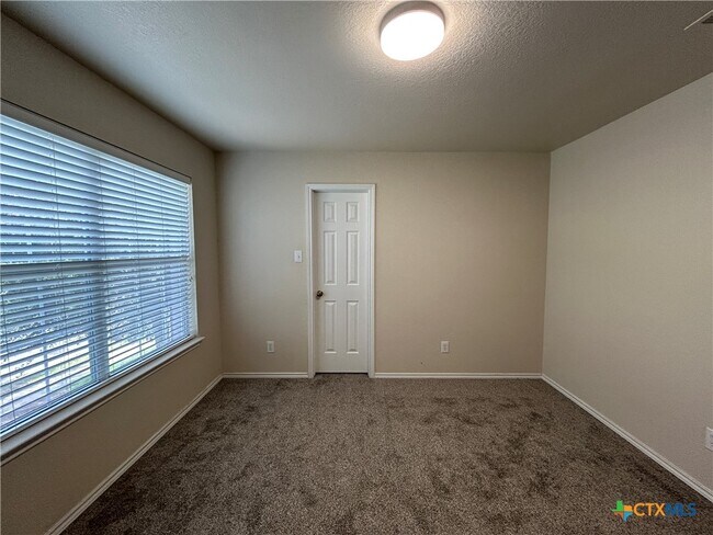 Building Photo - 424 Copper Hill Dr