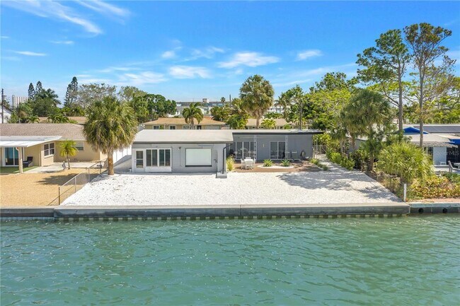 Building Photo - 7100 Shore Dr S