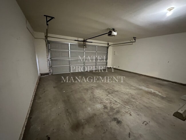 Building Photo - Move in Special see Ad