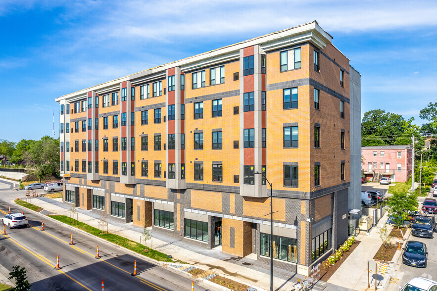 Primary Photo - Sixth Avenue Flats