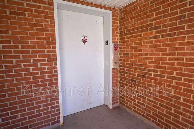 Building Photo - 1107 N Taylor St
