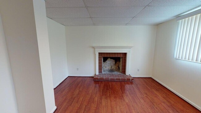 Building Photo - 975 Murray Ln