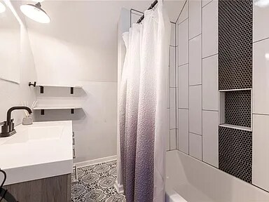 Building Photo - 3814 Wayne Ave