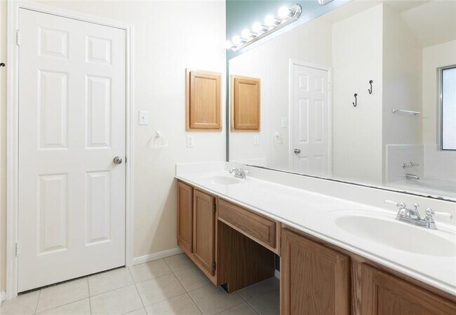Building Photo - 7231 Brockington Dr