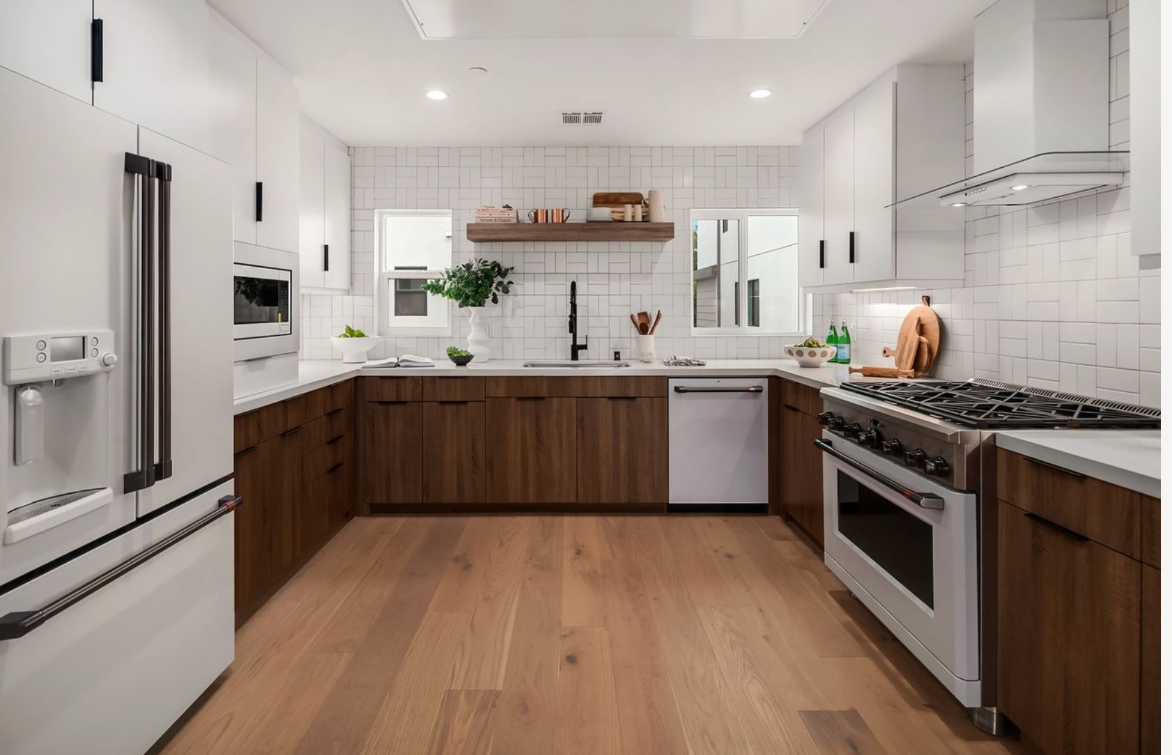 Building Photo - 1358 N Fairfax Ave