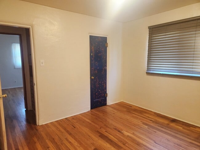 Building Photo - 917 Girard Blvd SE