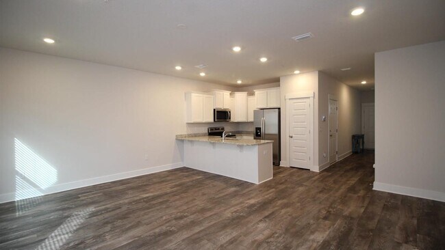 Building Photo - 1635 Iroquois Ct