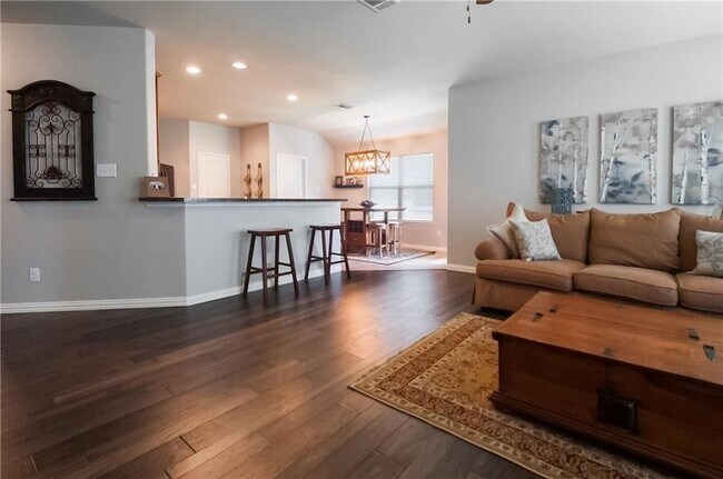 Building Photo - 913 Buffalo Creek Dr