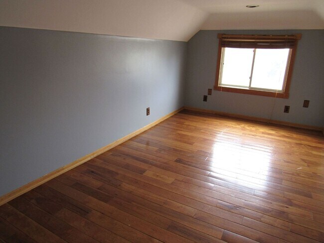 Building Photo - 303-305 11th St SE