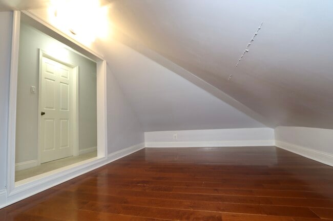 Building Photo - 2969 Columbia Dr