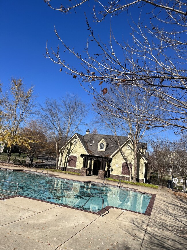 Building Photo - "Charming 4-Bed Gem with Guest Suite & Mod...