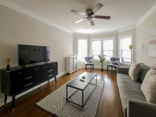 Building Photo - 5075 N Wolcott Ave