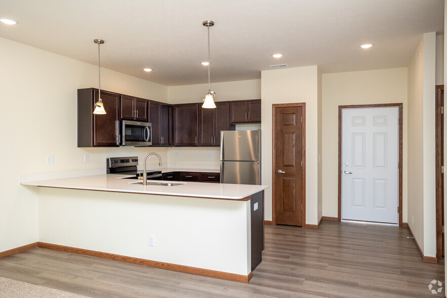 1BR, 1BA - 805SF - Kitchen - Wilderness Hills South Apartments