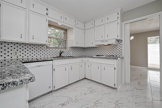 Building Photo - 26414 Maplewood Dr