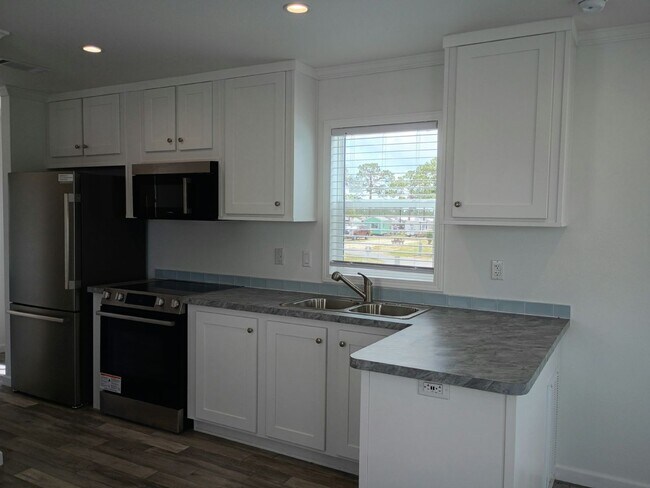 Building Photo - 26 Lily Dr