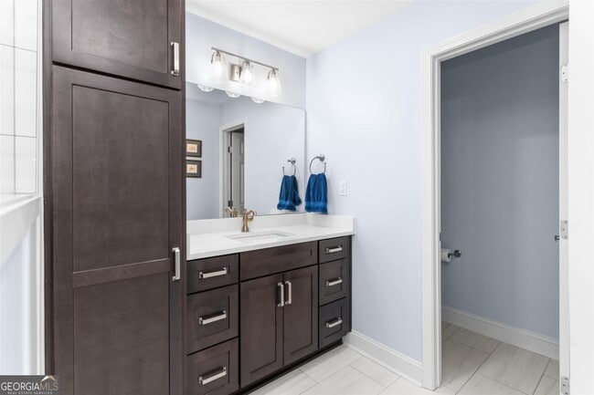 Building Photo - 1060 Old Rock Rd