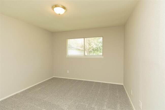 Building Photo - 2555 Halstead Dr