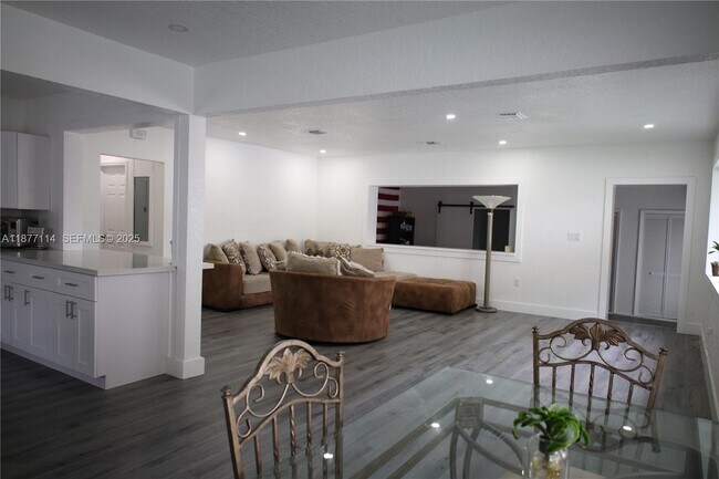 Building Photo - 181 NE 121st St