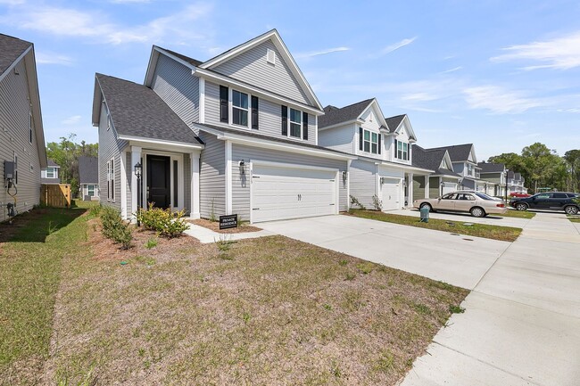 Building Photo - Beautiful 3 bedroom 2.5 bathroom two story home available in North Charleston!