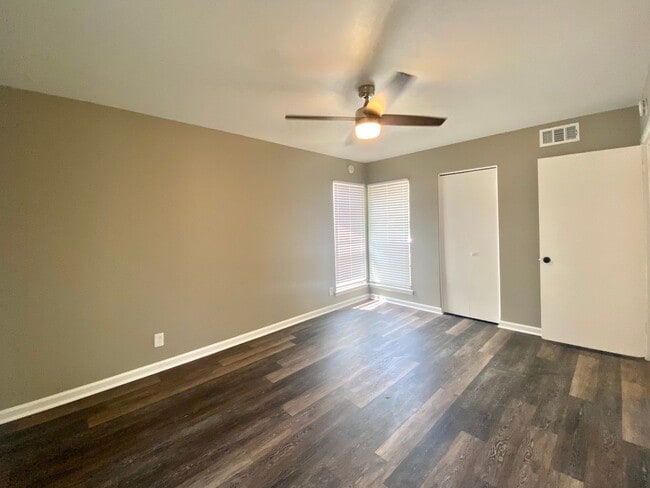 Building Photo - Adorable remodeled home 3 bedroom 2 bath i...
