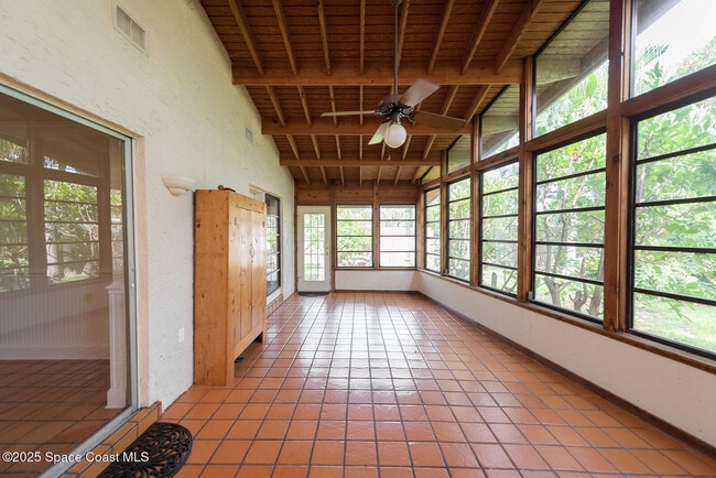 Building Photo - 508 Poinsettia Rd