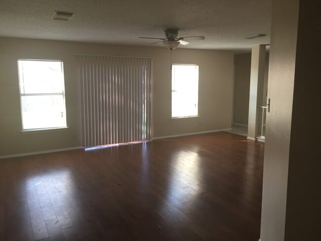 Building Photo - 8251 Sunshine Trail Dr