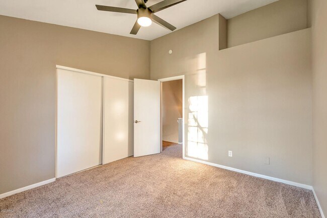 Building Photo - 1600 N Saba St
