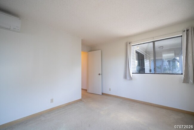 Building Photo - Spacious 3 Bed 2Bath SFM Pets Negotiable- WEST LOCH ESTATES - $3950/month