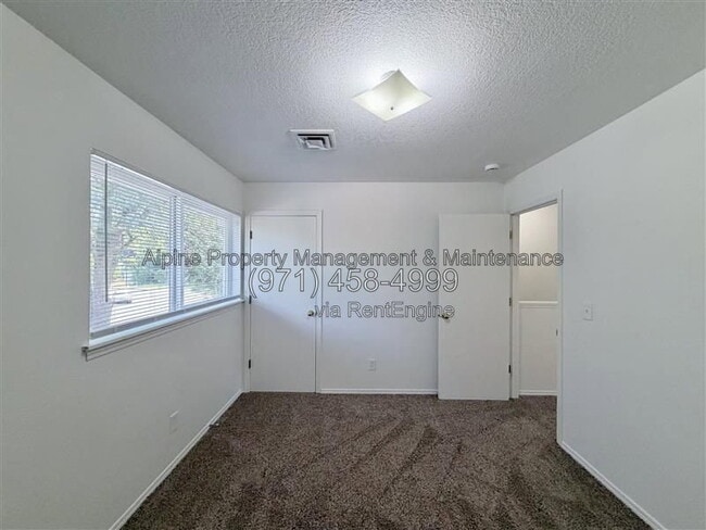 Building Photo - 18317 SW Jann Dr