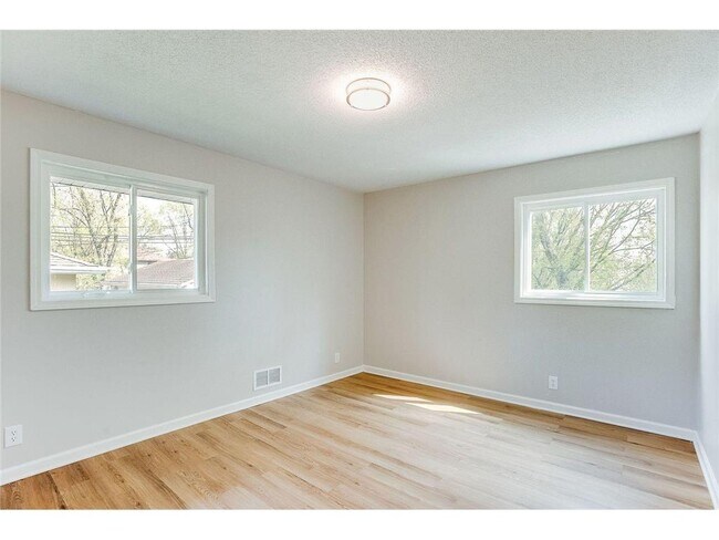 Building Photo - 1072 Glenhill Rd