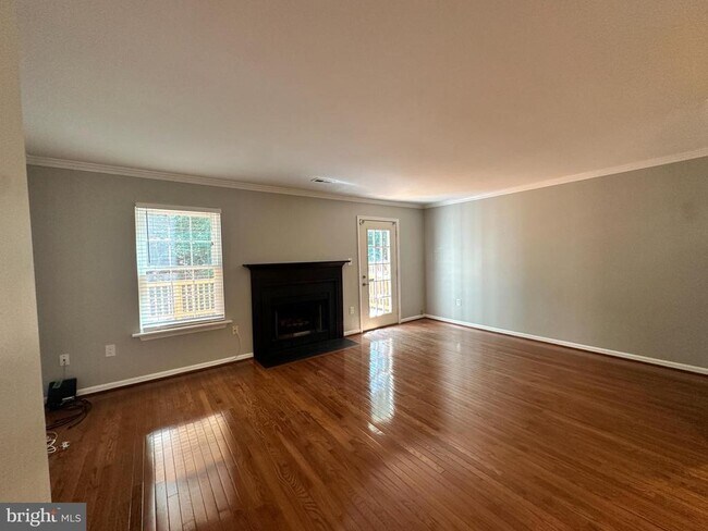 Building Photo - 6025 Crocus Ct