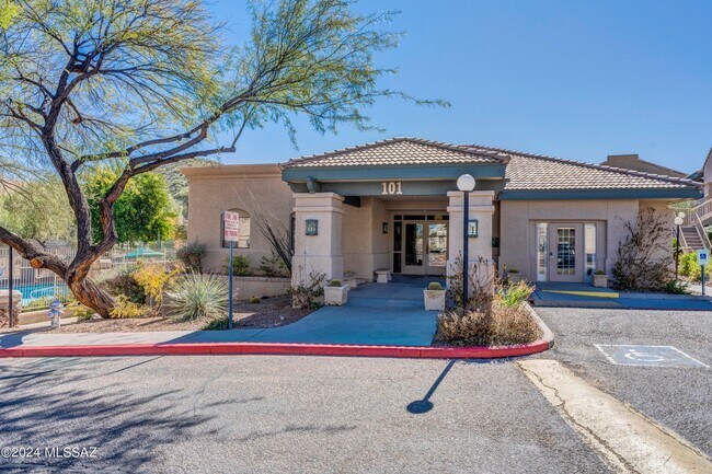 Clubhouse - 101 S Players Club Dr