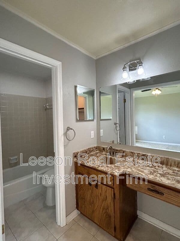 Building Photo - 5410 Mary Dr