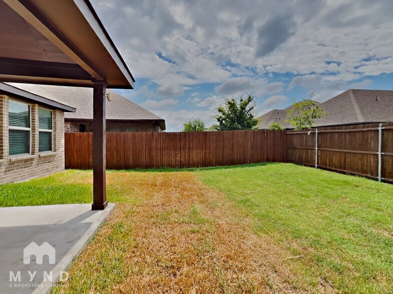 Building Photo - 552 Bradley Dr