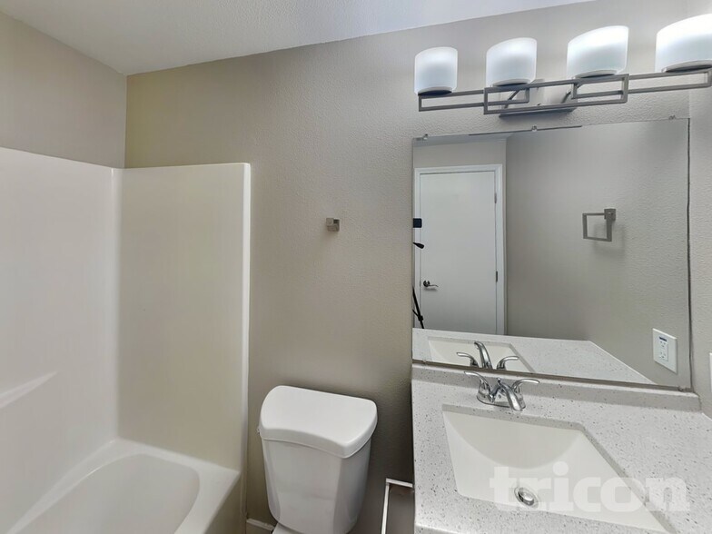 Building Photo - 16209 NE 12th St