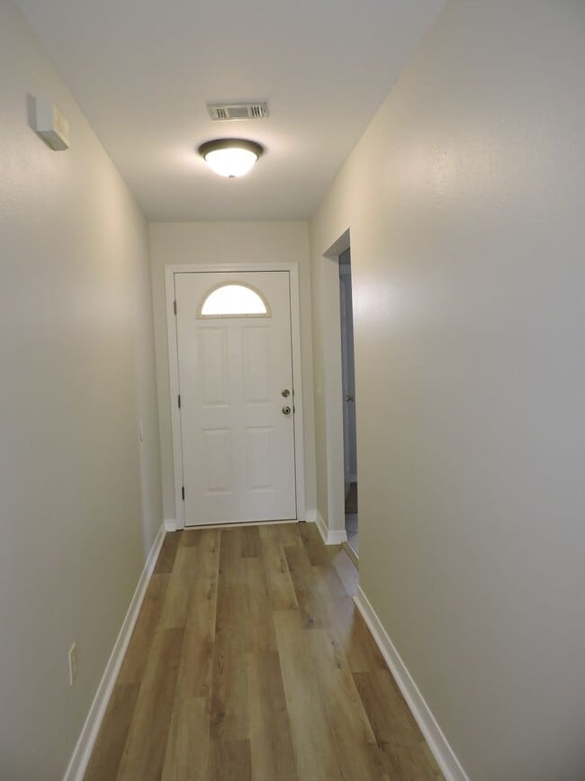 Building Photo - Convenient to NAS & Corry!