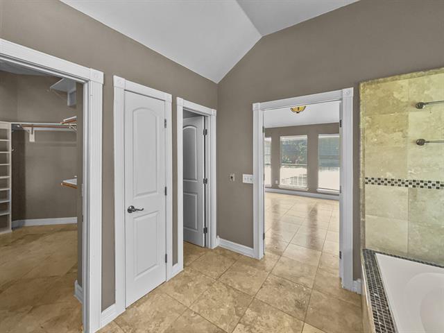Building Photo - 2132 Cliffside Dr