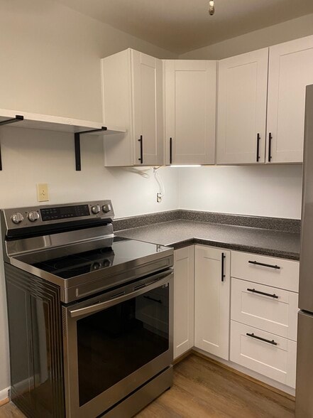 Building Photo - 918 N Graycroft Ave