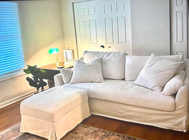 Building Photo - 165 Walton Ave