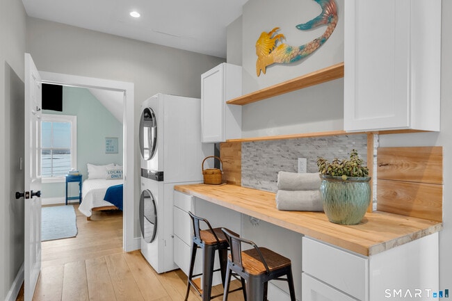 Building Photo - 49 Circle Beach Rd