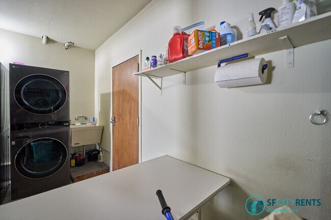 Building Photo - Noe Valley/Dolores Heights: Luxury Condo w/ Expansive Private Deck & 2 Car Parking