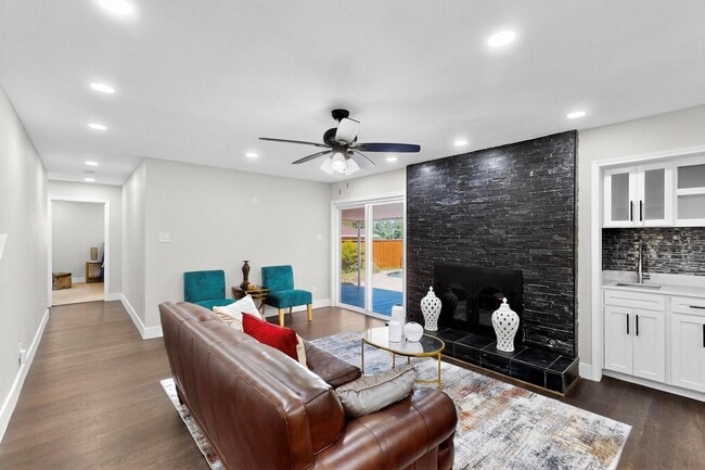 Building Photo - 10132 Medlock Dr